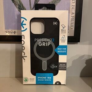 Speck Presidio2 Grip Black iPhone Case -MagSafe Compatible
